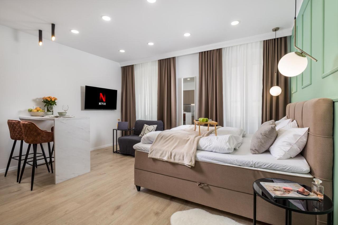 Area2 Center Luxury Apartment 里耶卡 外观 照片